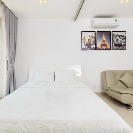 Sky Homes Near Airport Хошимин Экстерьер фото
